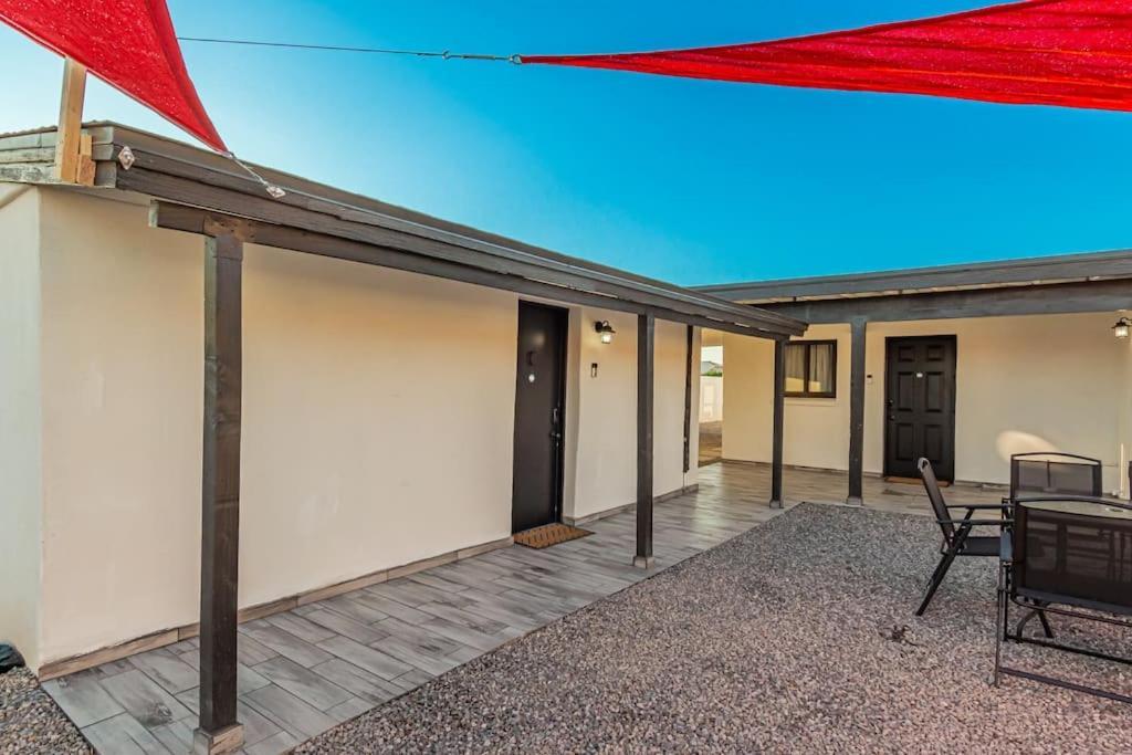 Retreat - With King Bed - 10 Min From Airp - Unit C Holiday home
