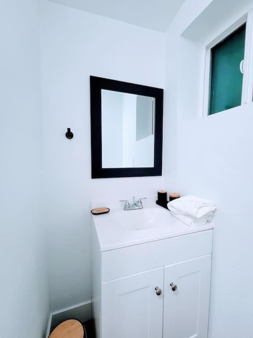 Holiday home Retreat - With King Bed - 10 Min From Airp - Unit C Phoenix
